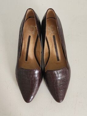 New Directions Pointed Toe Croc-Embossed Kitten Heels in Deep Reddish Brown